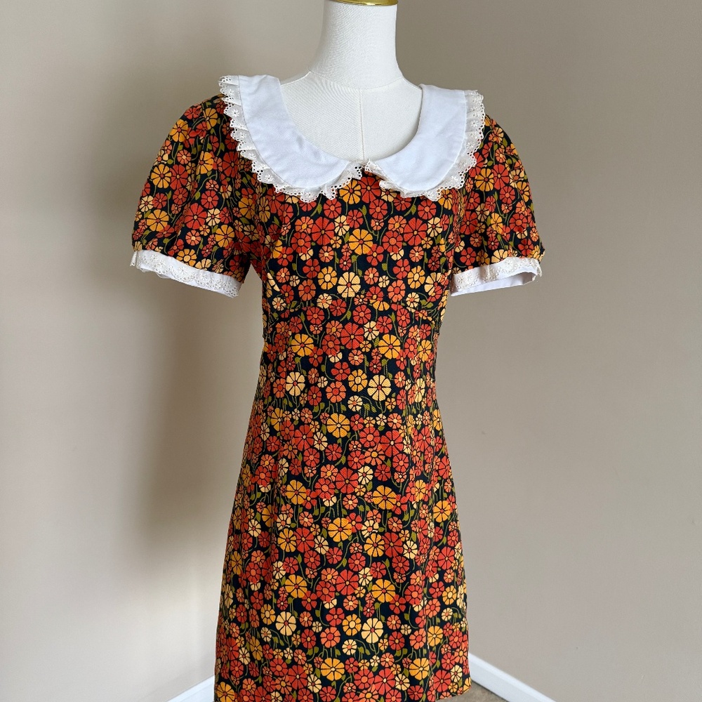Miracle Eye Marigold Dolly Mini-Dress Size Large Orange-Red-Yellow Floral